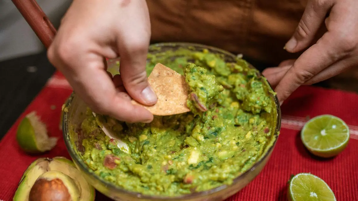 Totopo con guacamole